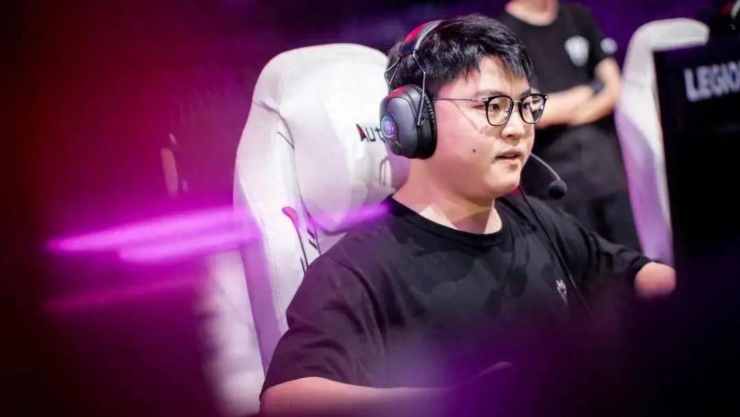 Uzi在切尔西比赛中重返赛场,持续失利引发热议!气势如虹延续 Uzi在切尔西比赛中重返赛场,持续失利引发热议!气势如虹延续