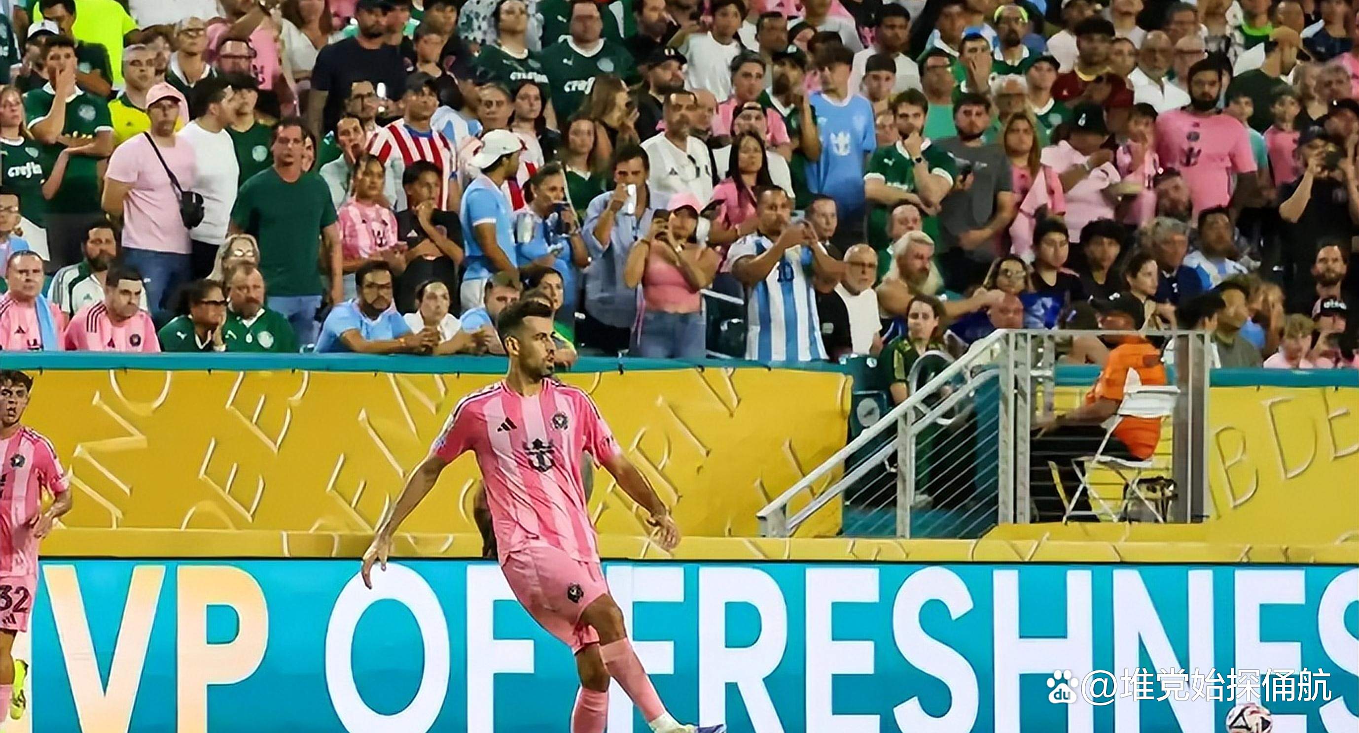 梅西重要时刻战术调整,加拿大队带队取胜!观众掌声雷动 梅西重要时刻战术调整,加拿大队带队取胜!观众掌声雷动