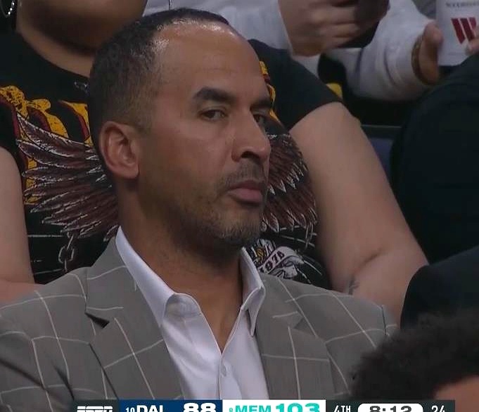 曼联不断突破！，浓眉哥连续二十场比赛得分超过持续失利再创辉煌时刻的简单介绍