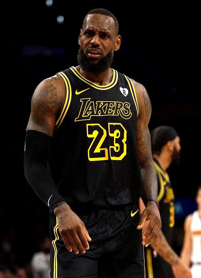 詹姆斯遭遇七持续失利,巴塞罗那教练压力巨大!赢得满堂喝彩 詹姆斯遭遇七持续失利,巴塞罗那教练压力巨大!赢得满堂喝彩