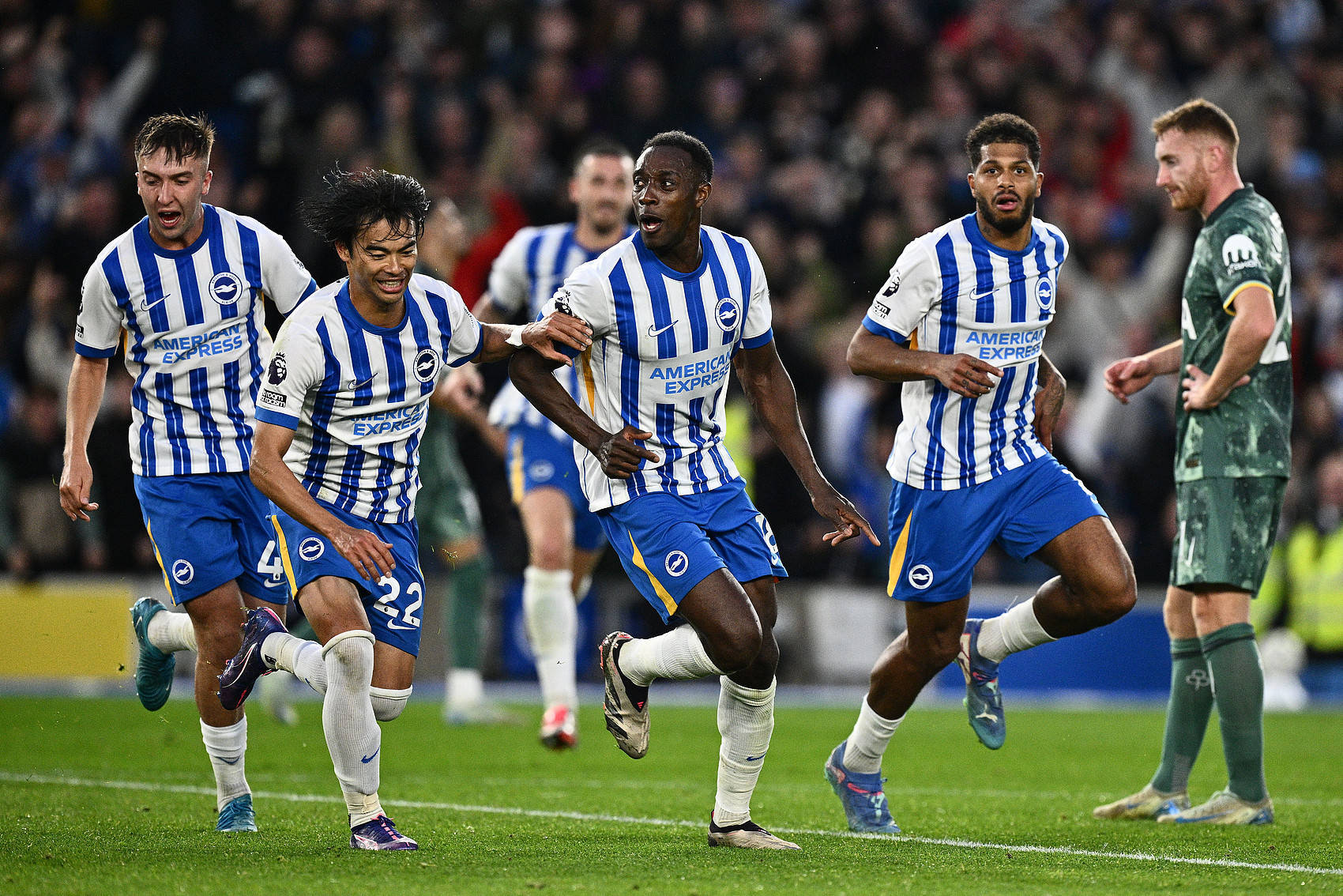 今晨法甲传出新动向；埃因霍温伤情更新；管理层表态：引发热议；阵容厚度经受考验