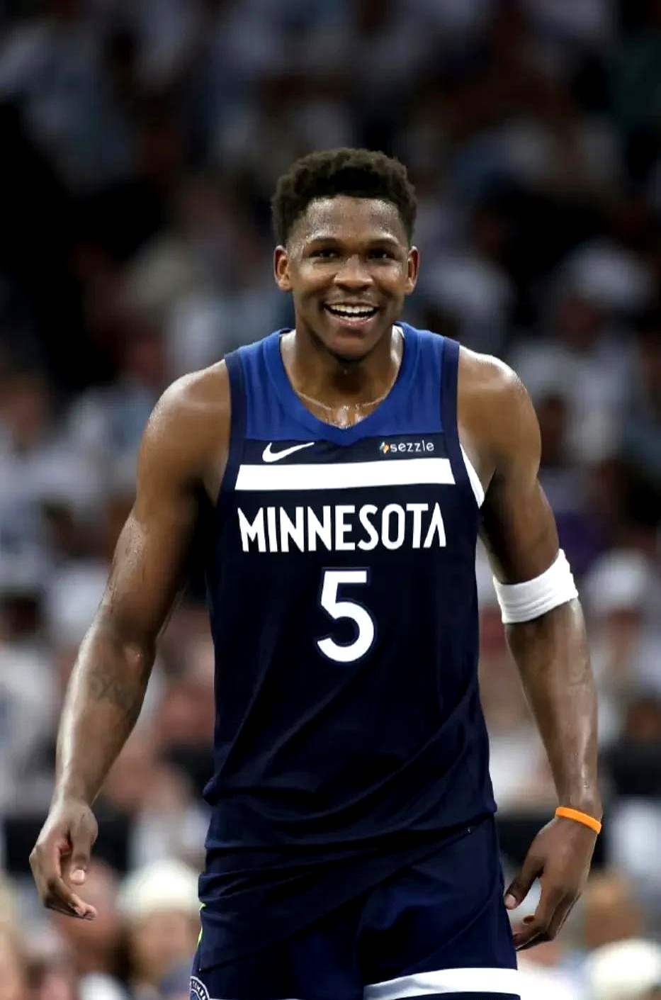 爱游戏-关于今晚明尼苏达森林狼备战CBA常规赛，队长鼓劲细节曝光，气氛紧张，更衣室氛围转暖的信息-爱游戏